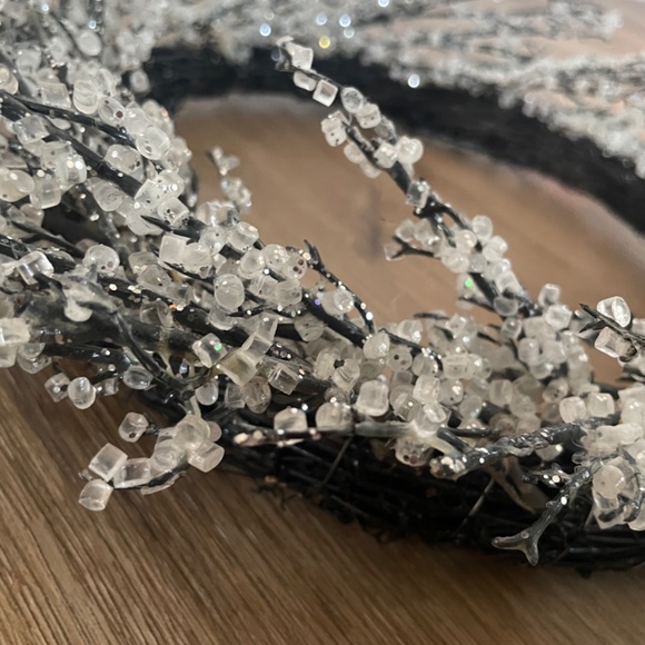 Holiday Bundle: 9" Vintage Wreath and Red Plush Cotton Mat - Picture 3 of 8